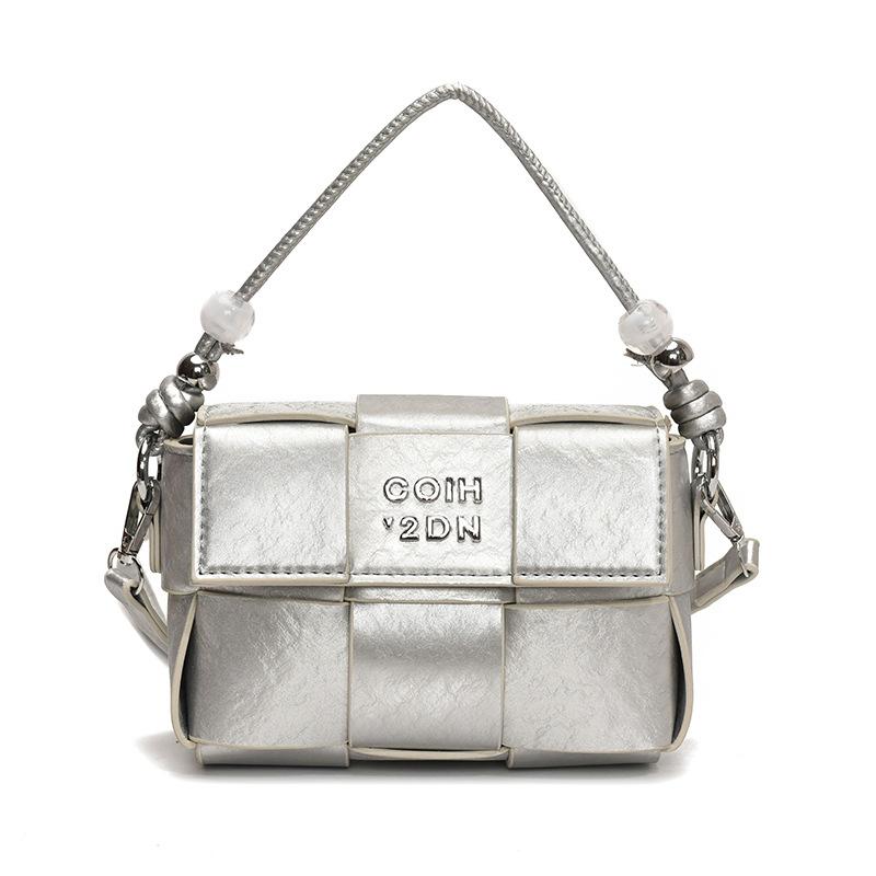 

2025 spring and summer new woven design sense small square bag women s fashion versatile temperament commuter portable messenger women s bag