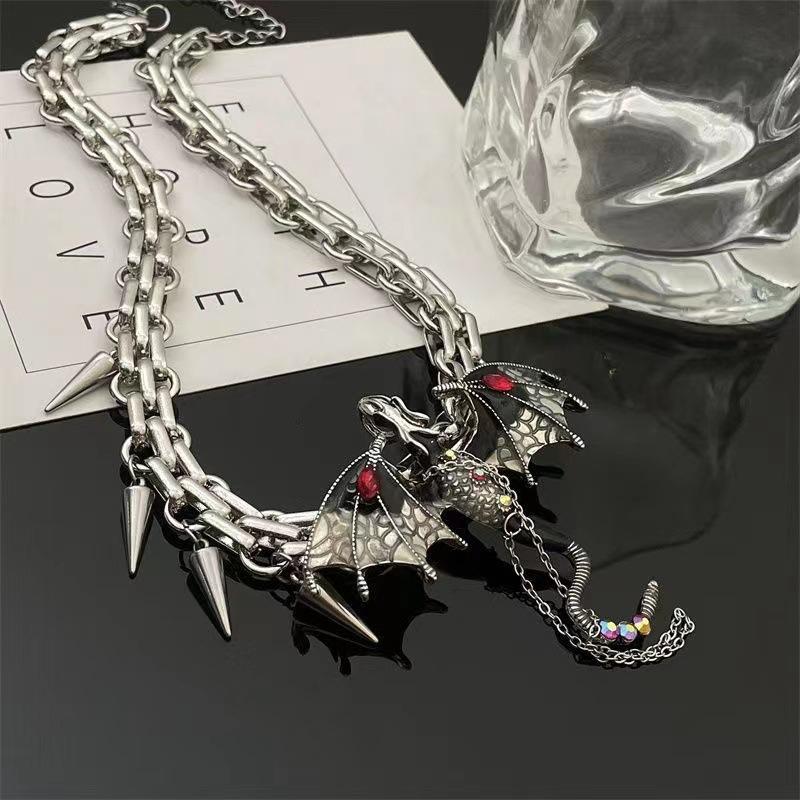 European and American Y1K heavy industry black and red thorns dragon necklace chocker hot girl subculture sweet cool goth niche accessories