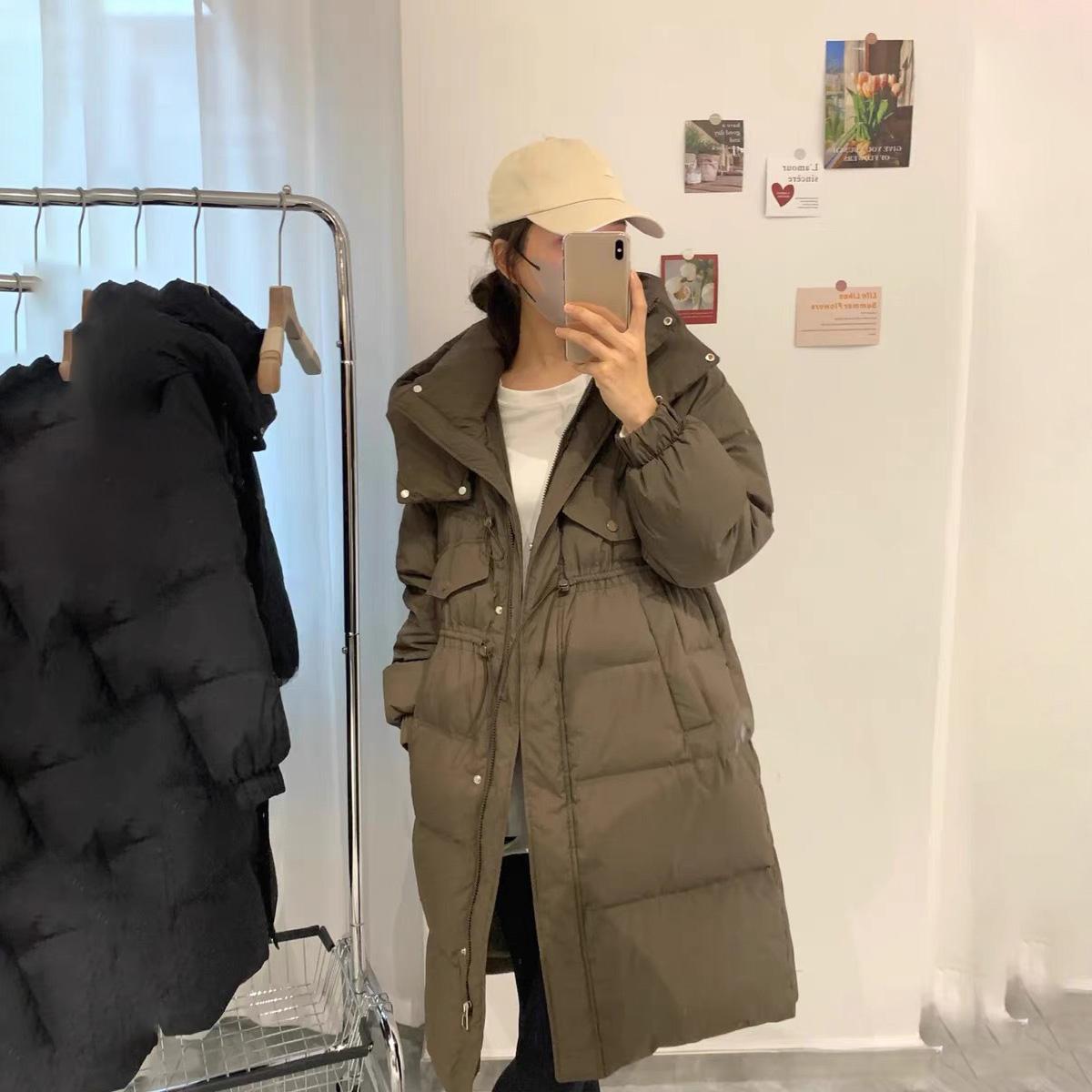 Женская зимняя осенняя куртка-пуховик с воротником-стойкой и капюшоном — фото 3