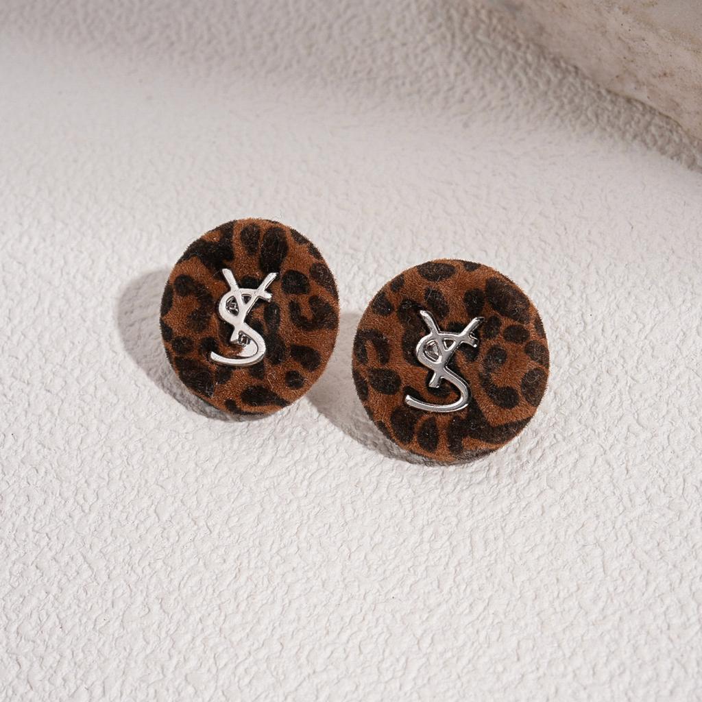 European and American coffee color geometric resin earrings, personalized versatile niche temperament earrings, light luxury high-end earrings, women