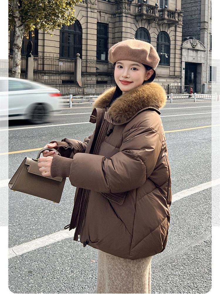 Krótka odpinana kurtka puchowa z futrzanym kołnierzem