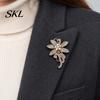 Anti-oxidation Brooch Pin, 3D Flower Design with Sparkling Rhinestones, Lapel Pin Strong Buckle Badge for Coats Shirts Bags Accessories Non-fading
