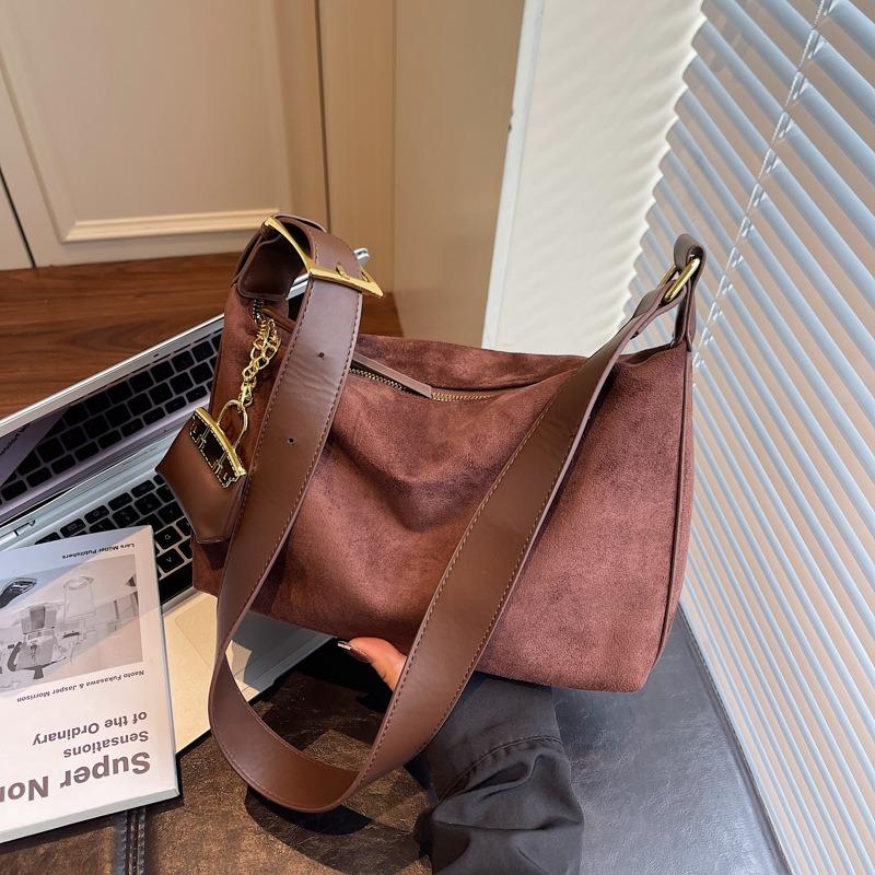 Simple large-capacity bag women's new fashion versatile casual shoulder bag commuter messenger tote bag