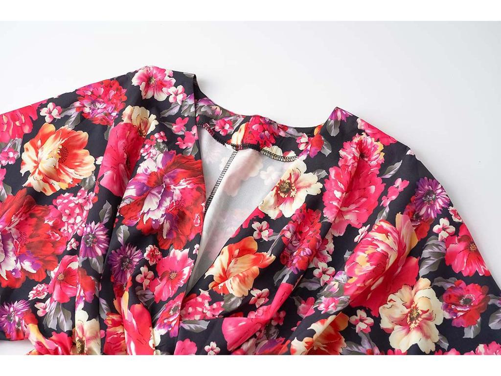 European & American Women's Summer 2023 Bestseller: Printed V-neck Dress with Three-quarter Sleeves