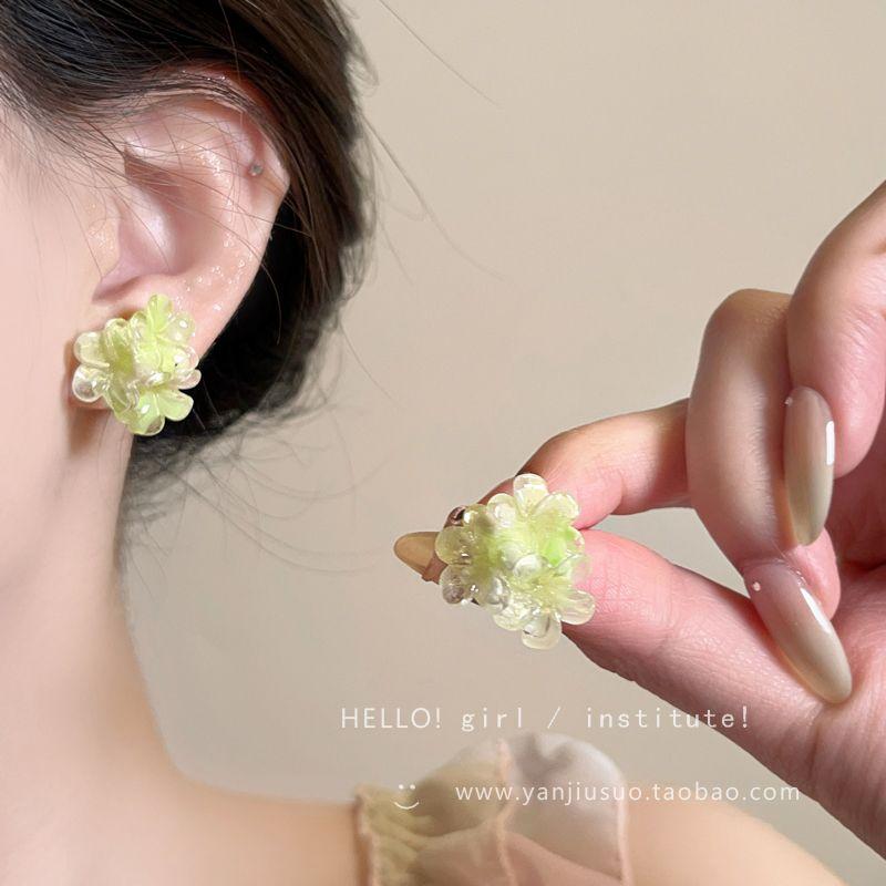 

Early Summer Oxygen Gradient Colored Flower Earrings Female 2025 New Arrival Super Hot Ear Studs Unique Atmosphere Beautiful Earrings Green gradient flower stud earrings