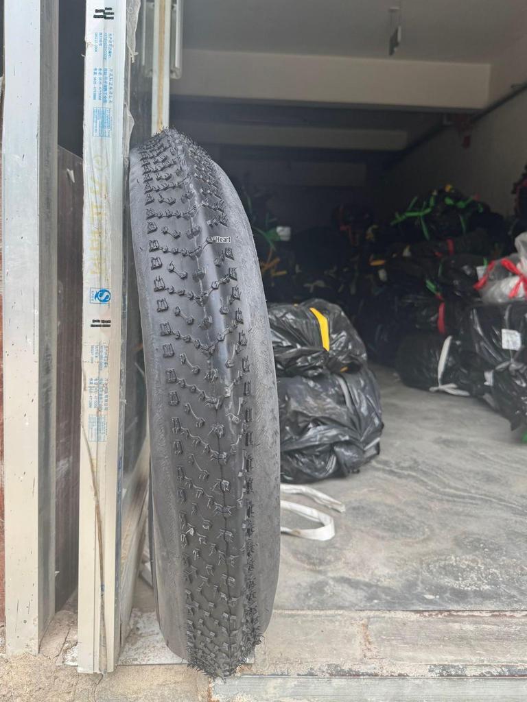 JianDa 26×4.0 Fat Tire for Mountain, Beach, and Snow Bikes.