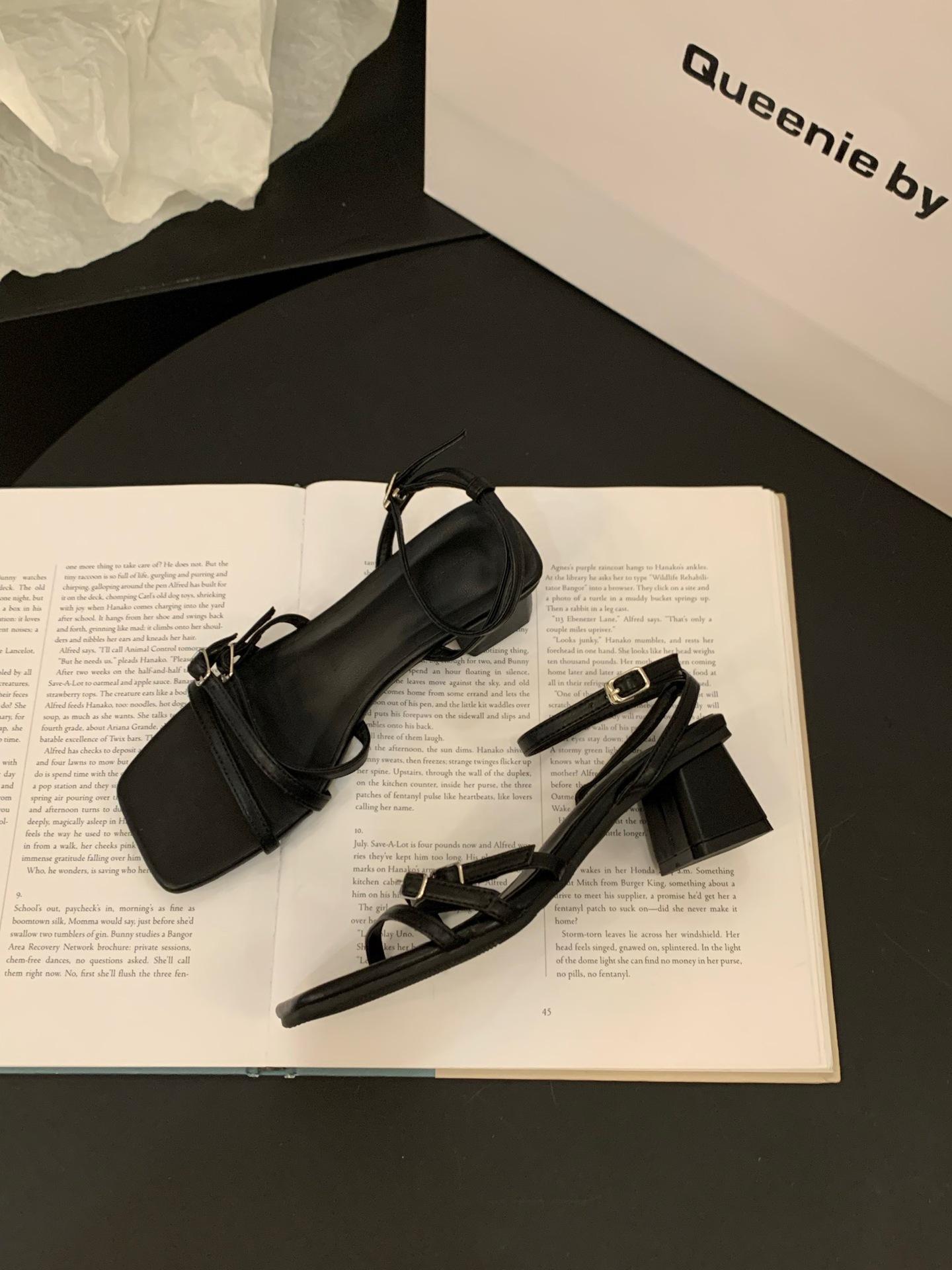 

Medium and high heels with sandals fairy shoes 2025 new summer temperament silver thick heels 35 чёрный