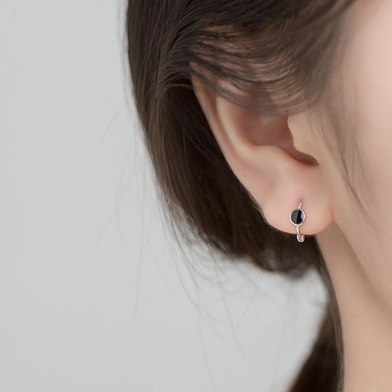 

Простые черные серьги с пряжкой, студенческие серьги с темпераментом