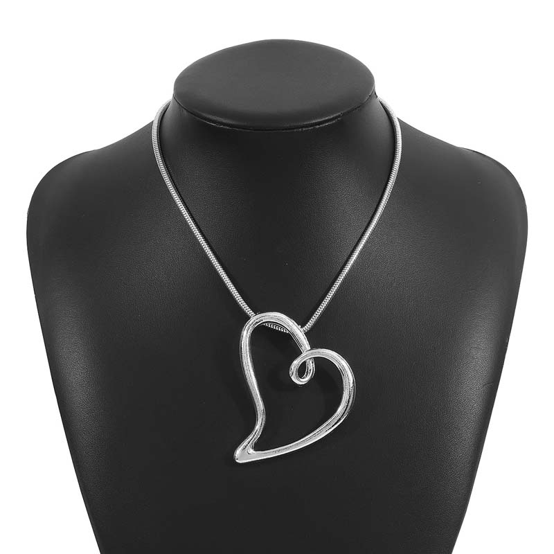 Exaggerated Metal Hollow Heart Shaped Earrings Necklace Set for Women Girls Fashion Gold Color Clavicle Chain Necklace Jewelry