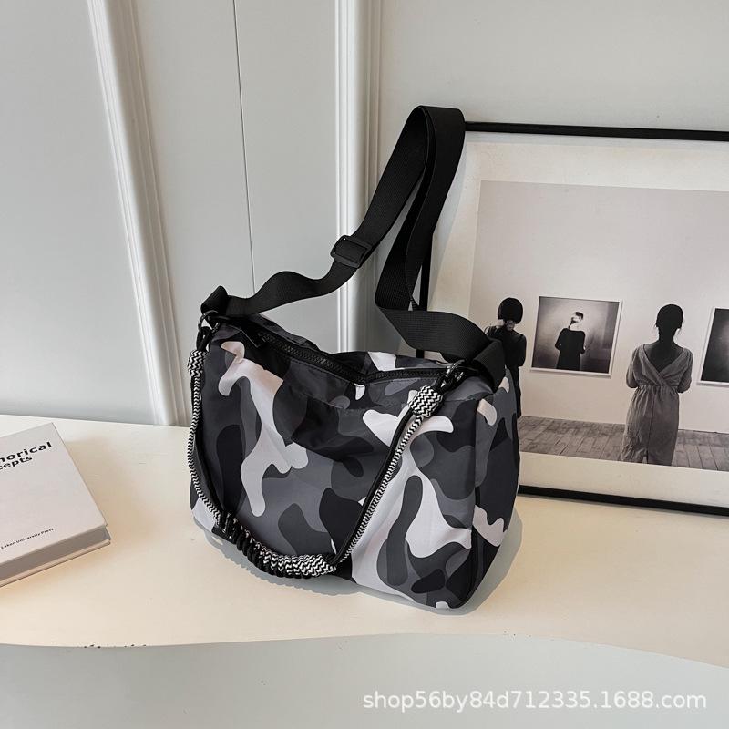 Retro fashion women's large-capacity bag 2025 spring new versatile shoulder bag premium texture tote bag women