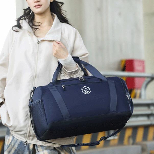 Unisex Crossbody Travel Bag: Sports & Fitness Dry/Wet Separation, Ideal for Business Trips & Storage.