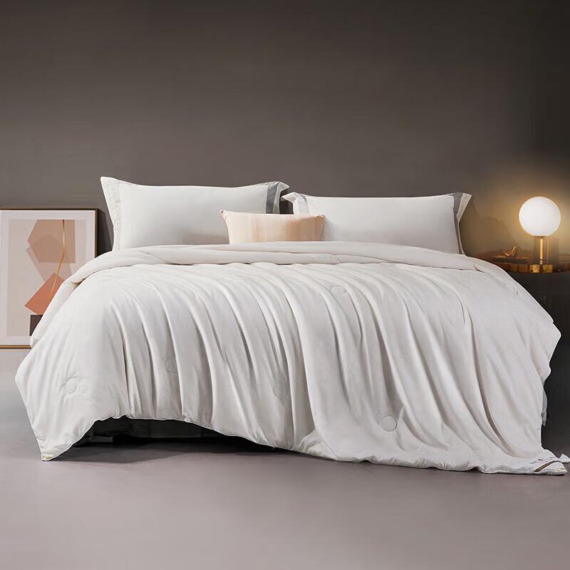

FUANNA Soft Cotton Antibacterial Silk Quilt