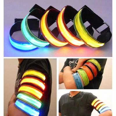 Lampada di avvertimento riflettente per passeggiate notturne in bicicletta Luci di sicurezza Bracciale con luce di marcia notturna lampeggiante a LED