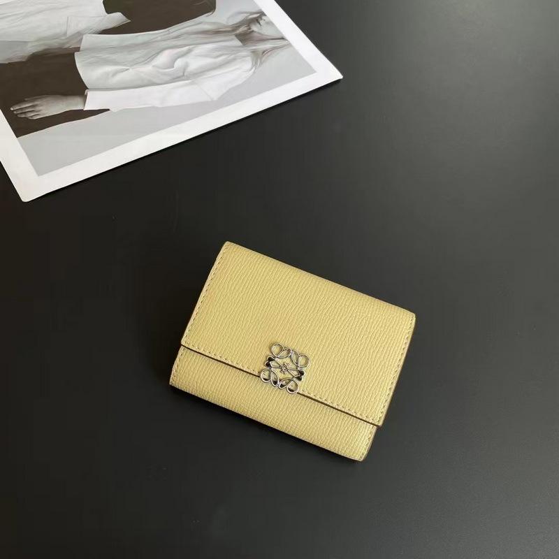 New Genuine Leather Women's Wallet With Palm Pattern Leather Short Design Three Fold Fashionable Hollow Out Flower Mother Of Pearl Color Wallet