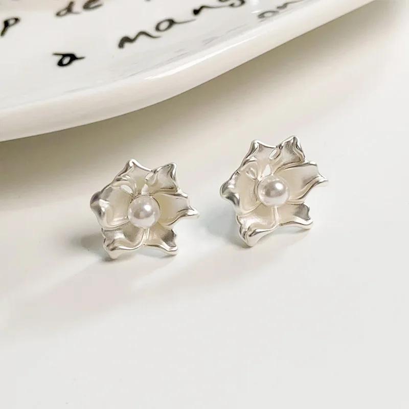 White Flowers Imitation Pearl Stud Earrings Elegant Alloy Jewelry Delicate Gift for Girls
