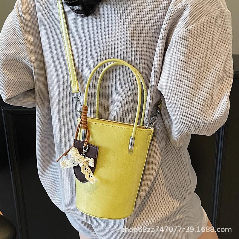 Korean Version Niche Design Bag Women's 2025 New Popular Messenger Bag Casual Portable Bucket Bag Shoulder Mobile Phone Bag