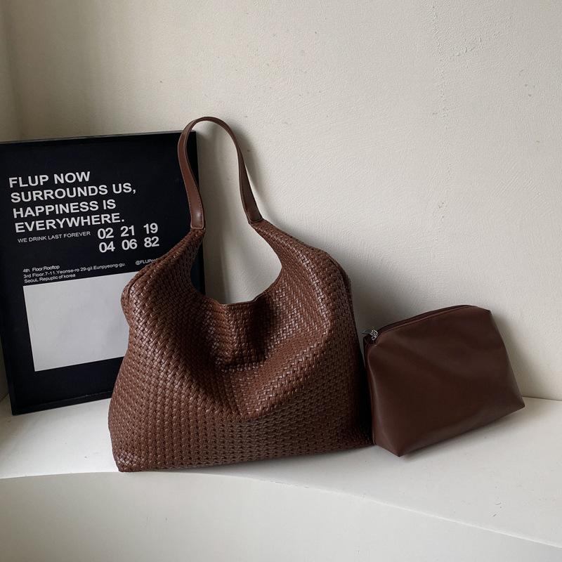 Niche retro high-end underarm commuter bag women's bag 2025 new woven tote bag fashion shoulder bag