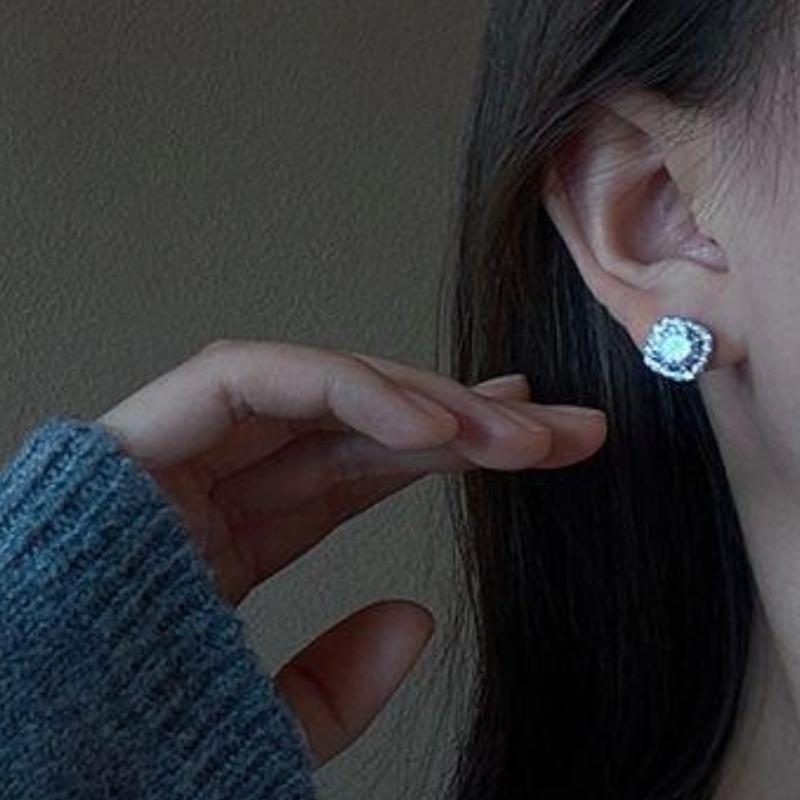 Micro-Inlaid Super Shiny Square Diamond Earrings For Women Simple And Cool Style Earrings