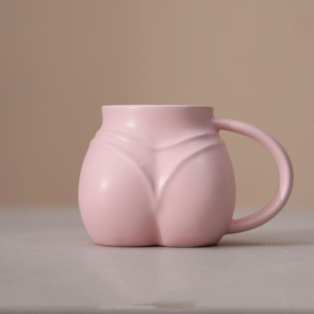 Vtipný hrnek na kávu ve tvaru ženského zadku v bikinách Kreativní keramický hrnek Sexy ženské tělo Zadek s T-backem Šálek 330ML