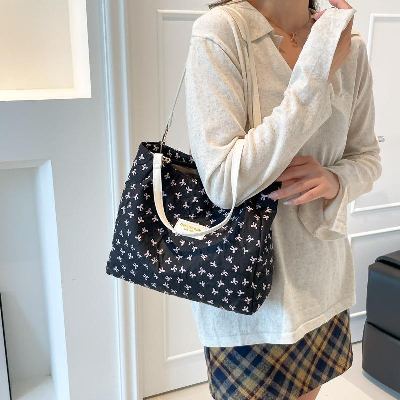 Sweet Wind Portable Tote Bag Women's Bag Autumn New Large Capacity Light Luxury Shoulder Bag Versatile Underarm Bag