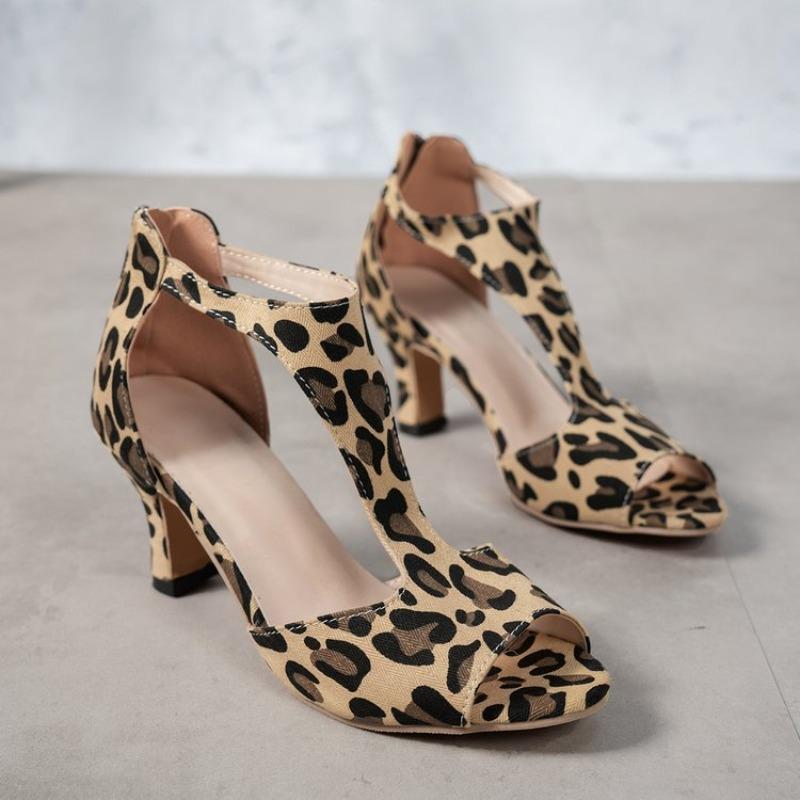 Plus Size 2026 Summer Women's Peep Toe Sandals Outdoor Med Heel Back Zip Sandals Fashion