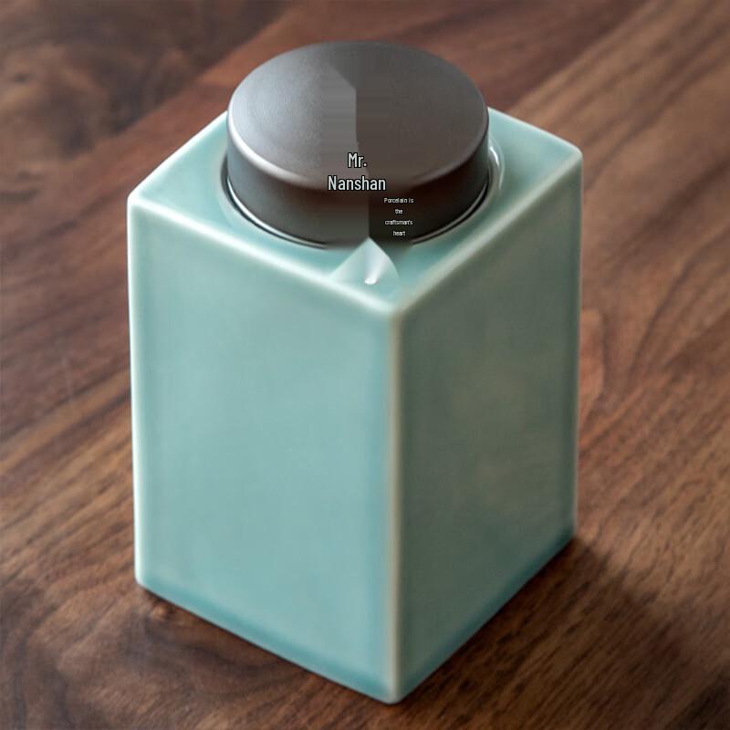 Nanshan Xiansheng 'First Sight Green Mountain' Square Ceramic Tea Caddy