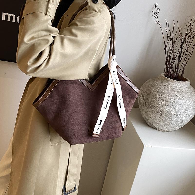 2025 trend line autumn new fabric plaid shoulder bag women's fashion high sense simple commuter tote bag