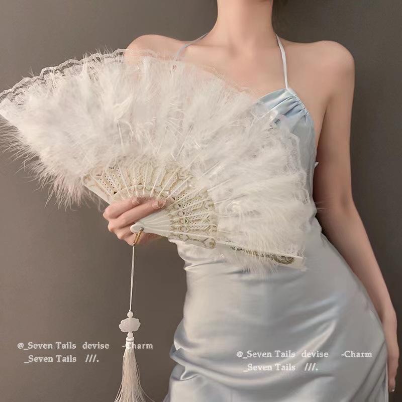 Ancient Style Feather and Lace Cheongsam Fan - Retro Chinese Hanfu Dance Accessory.