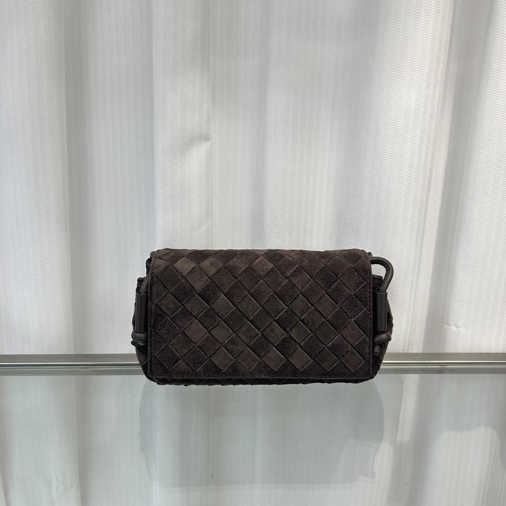 Sac bandoulière carré rétro en cuir de vachette dépoli avec bandoulière réglable