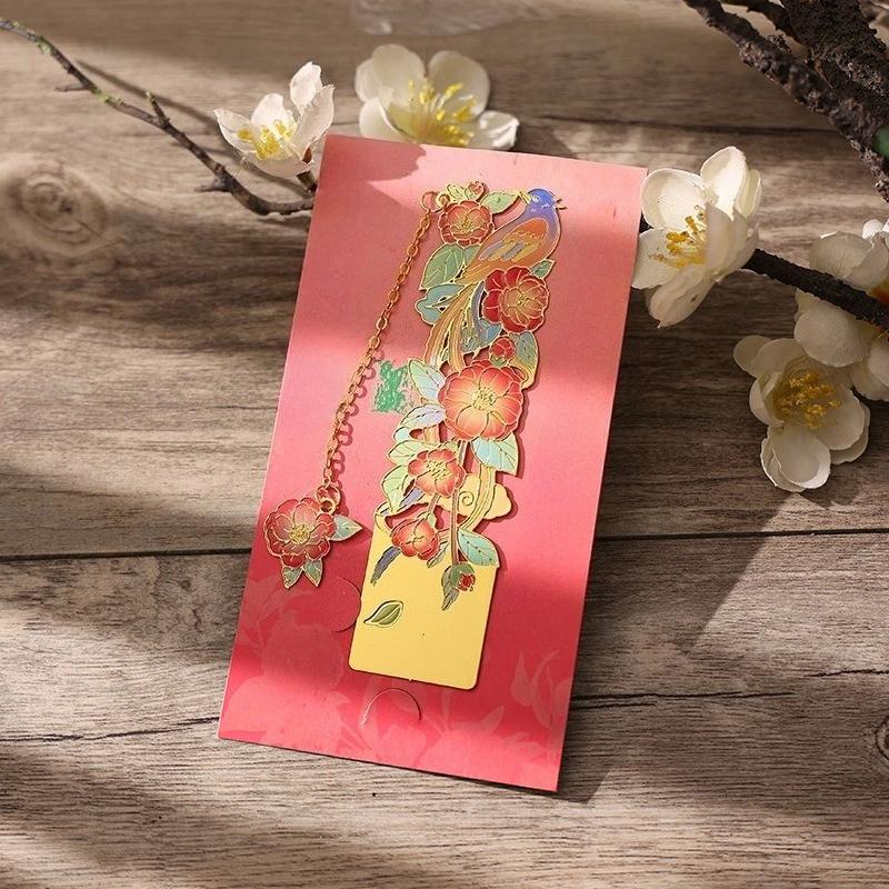 Aesthetic Metal Lucky Clover Bookmark with Tassel Set Exquisite Retro Floral Brass Bookmark for Book Creative Design Book Tab