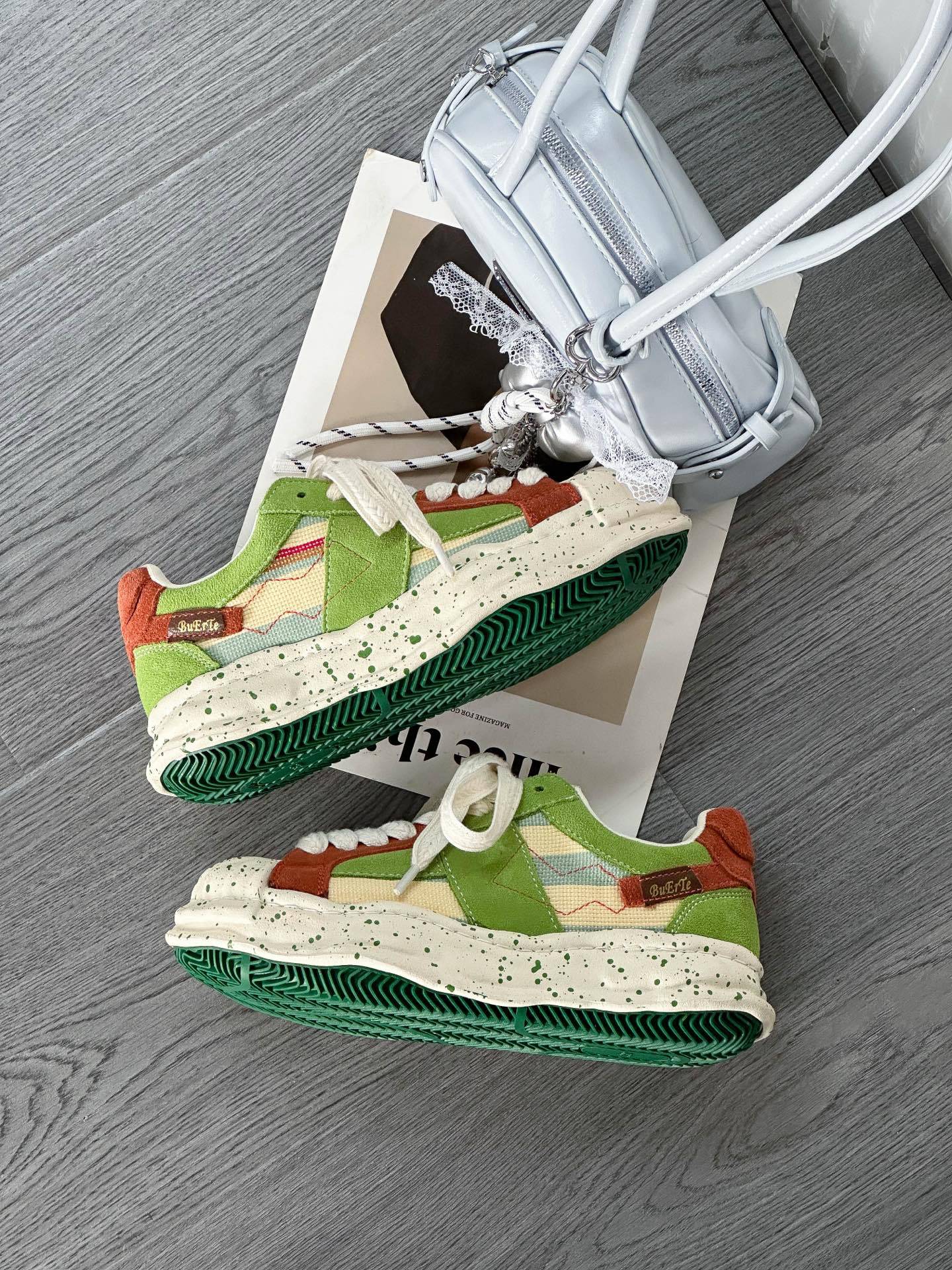 

Новые модные туфли ракушка толстая подошва увеличивающие рост повседневные женские туфли нишевые красные с брызгами краски растворяющиеся кеды 35 зелёный