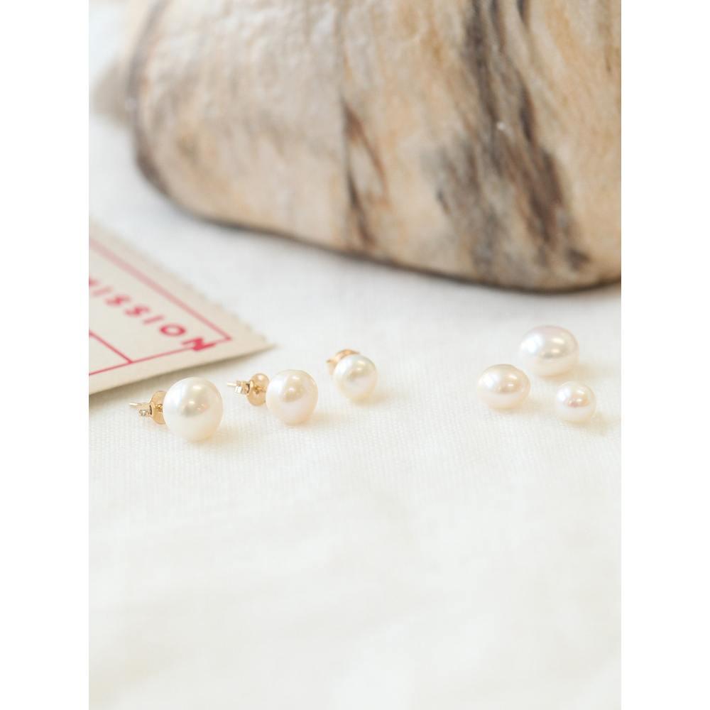14K Natural Flat Freshwater Pearl Earrings