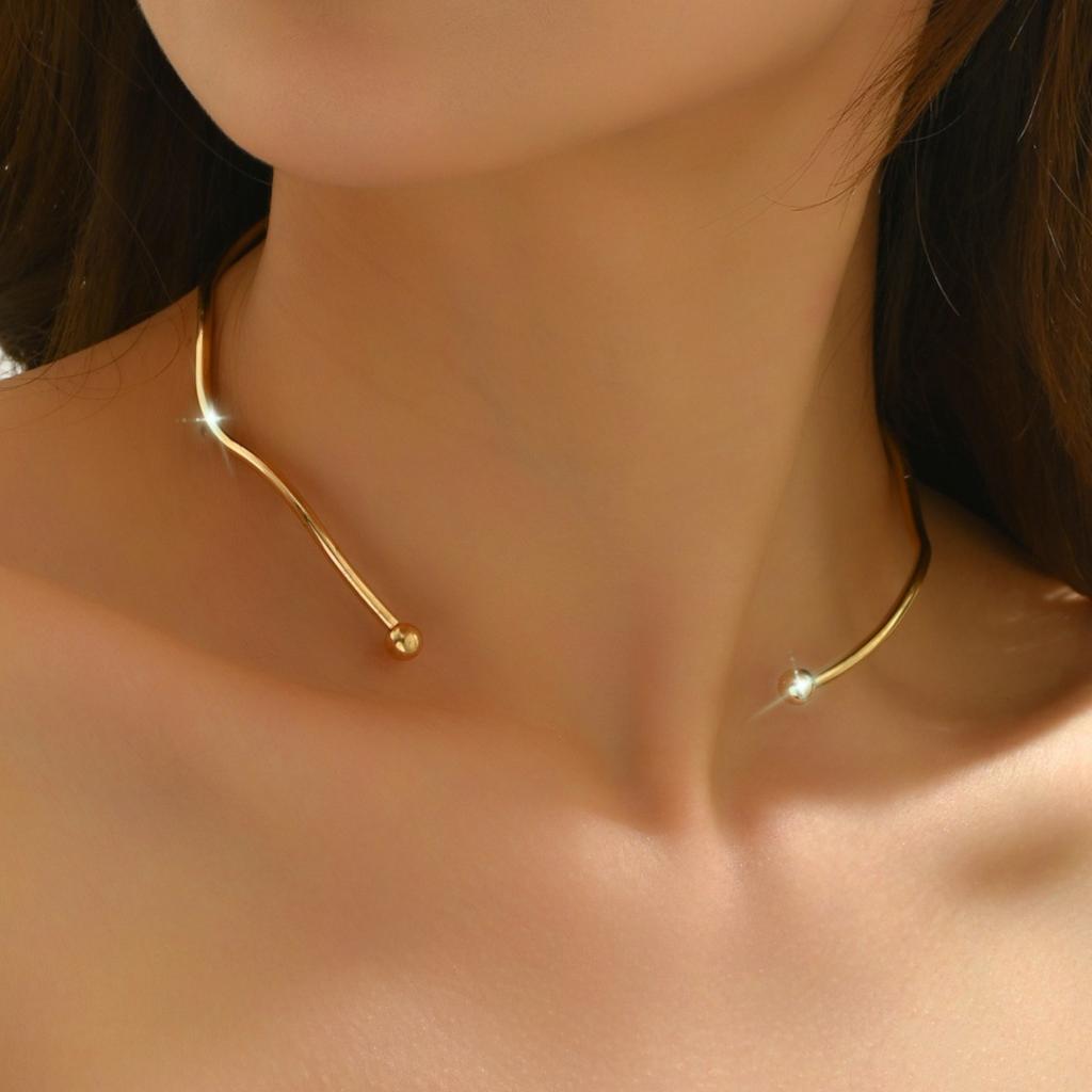 European and American Fashion Exquisite High Sense Wavy Open Collar Simple Temperament Versatile Irregular Neck Necklace Women
