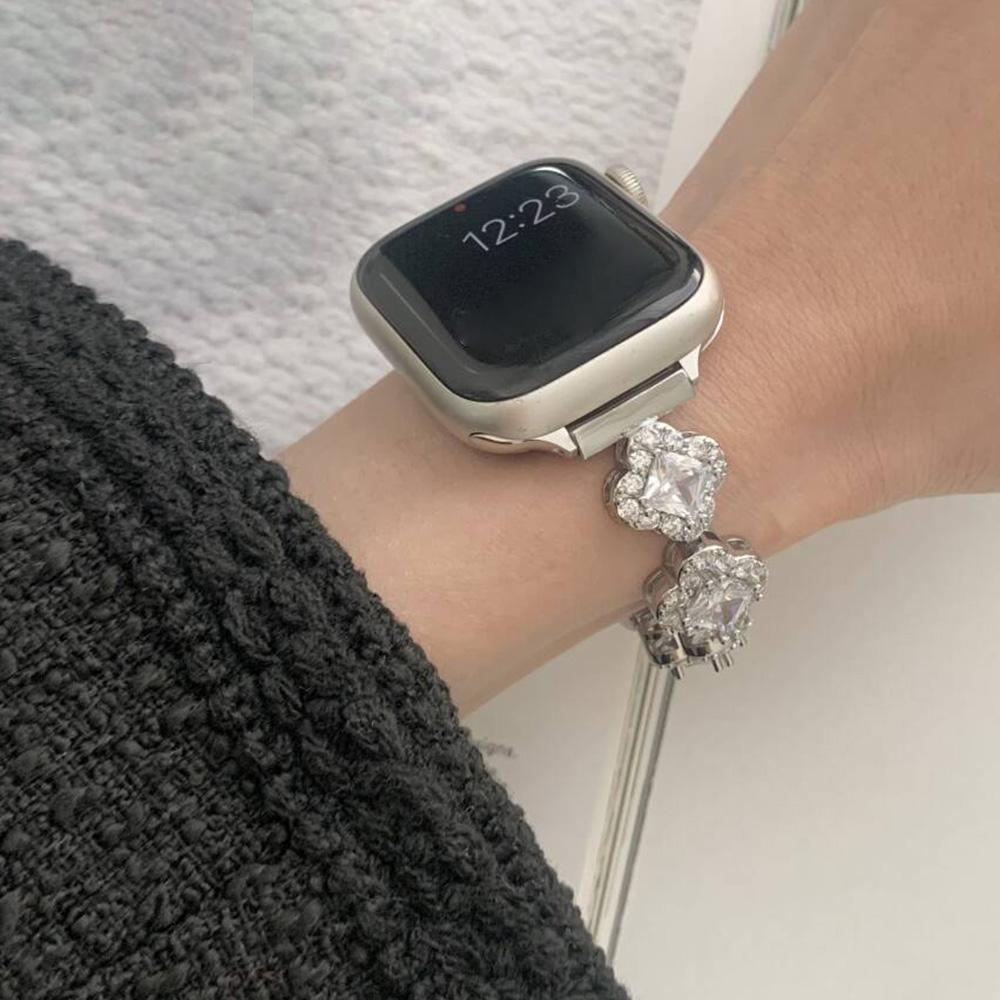 

Four Leaf Clover Strap for Apple Watch Series 10 42mm/9 8 7 41mm/SE (2023) SE (2022) SE 6 5 4 40mm/3 2 1 38mm Zinc Alloy Band Rose Gold
