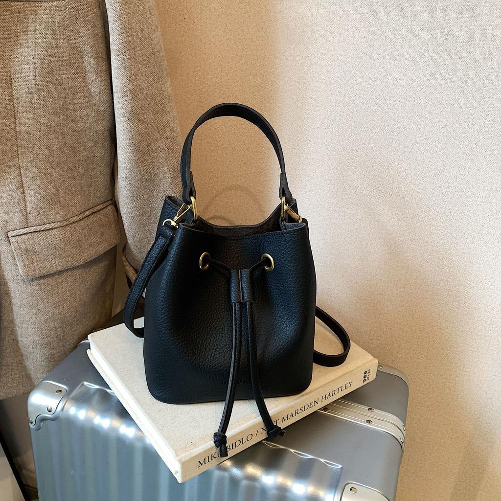 Hand carrying bucket bag women's new trendy shoulder bag large capacity messenger bag casual versatile handbag