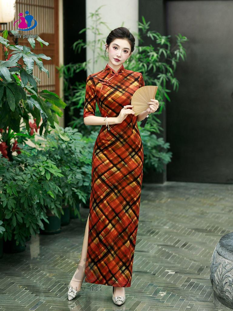 2025 Retro Plaid Chinese Cheongsam: Stylish Slimming Design for Daily Wear & Performances
