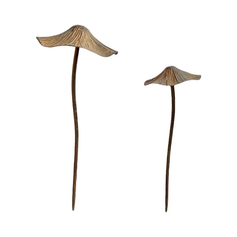 

Charm Mushroom Yard Stake Antique Outdoor Garden Stake for Flowerbed Patios Weather Resistant Decorative Lawn Iron Art 1