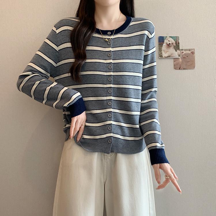 

New Plus Size Color Block Stripe Knit Top for Women - Casual and Age-Reducing 2XL сірий колір
