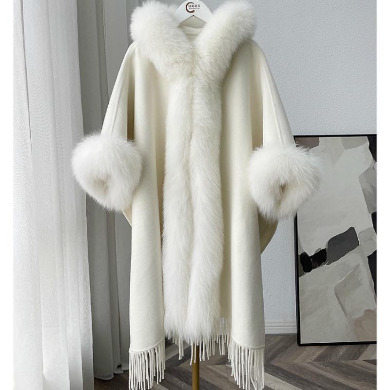 

Стильное бархатное пальто-накидка с капюшоном и кисточками на осень/зиму One size