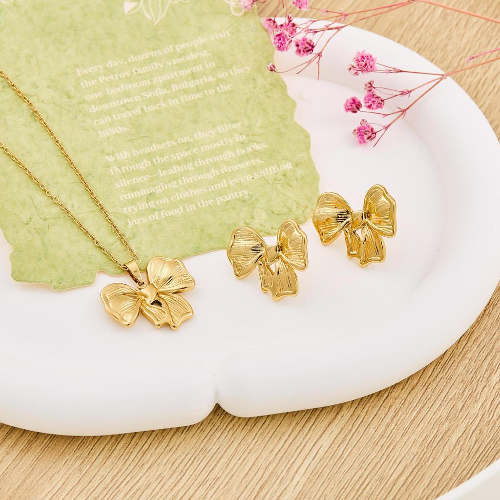 Exquisite Irregular Geometric Pattern Necklace & Earrings Set