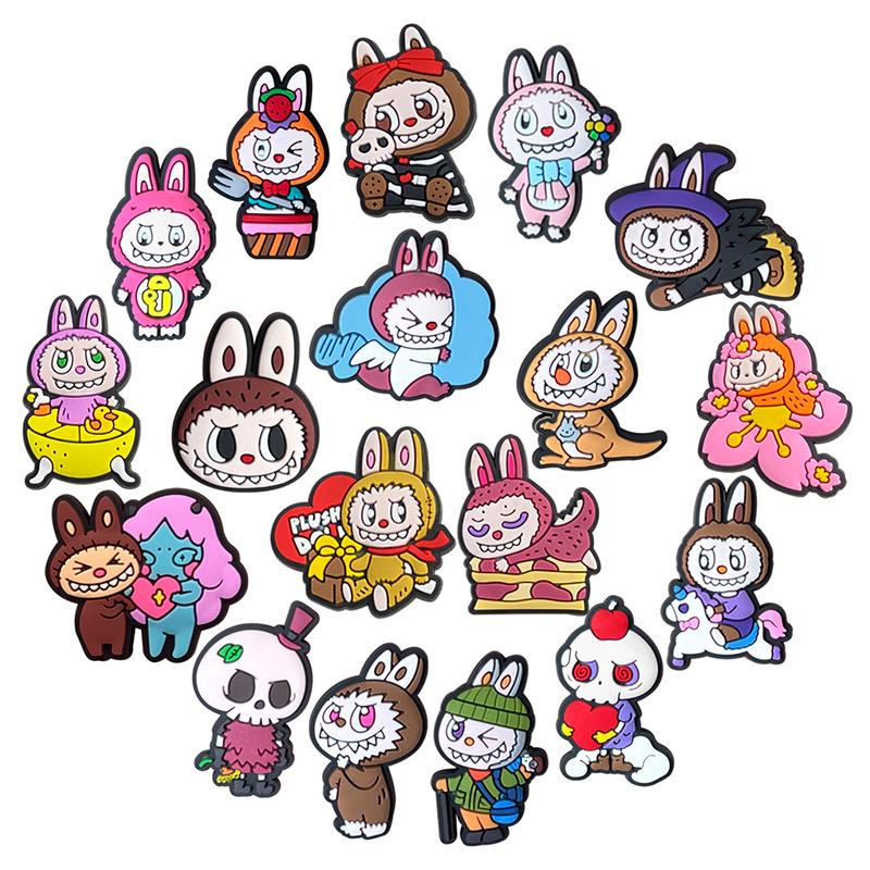 18 ks Labubu Populární Roztomilá Série PVC Přívěsek na Boty Ozdoby na Boty Doplňky