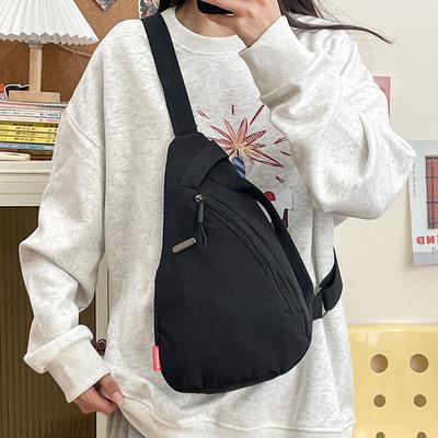 Lehká crossbody taška, Módní a lehká luxusní taška přes hrudník pro muže i ženy, Ležérní ledvinka, Sportovní cestovní kabelka