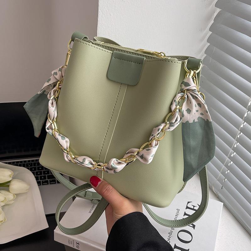 Vysoce kvalitní texturovaná malá taška pro ženy, letní crossbody taška, niche řetízková kabelka do ruky