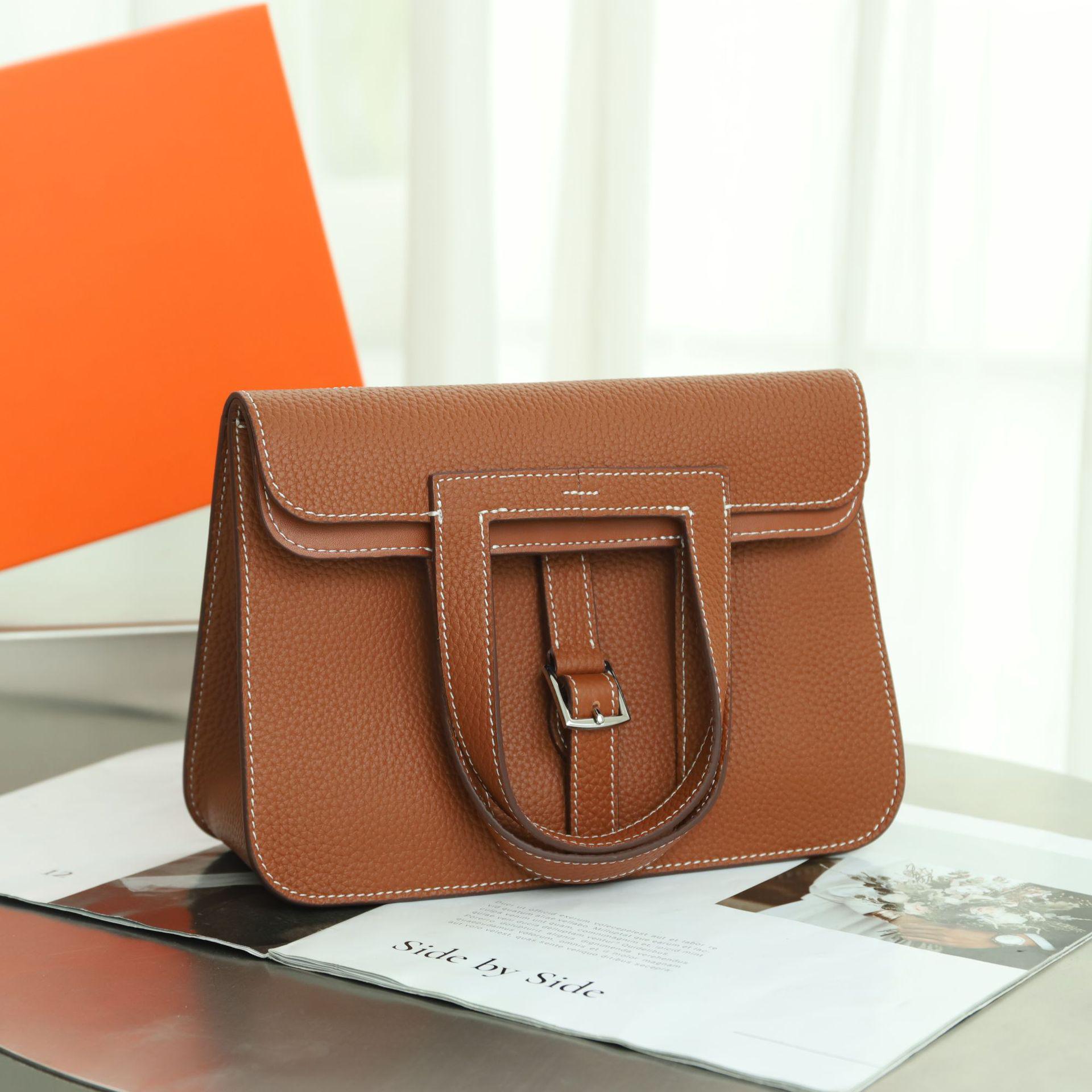 

Genuine Leather Saddle Bag with Horseshoe Buckle - High-End Women s Shoulder Handbag 25cm x 10cm x 18cm