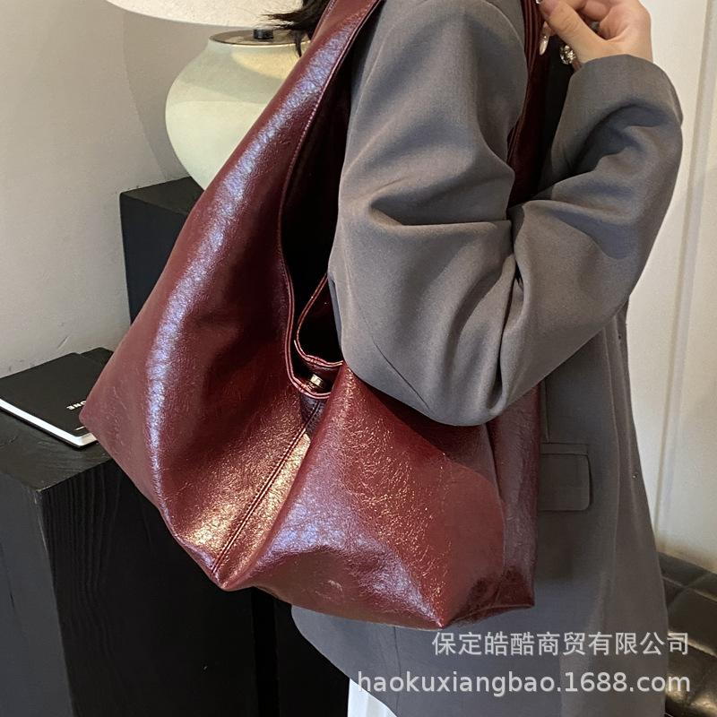 Retro commuter large-capacity bag women's 2025 new textured soft leather shoulder underarm bag simple and versatile tote bag
