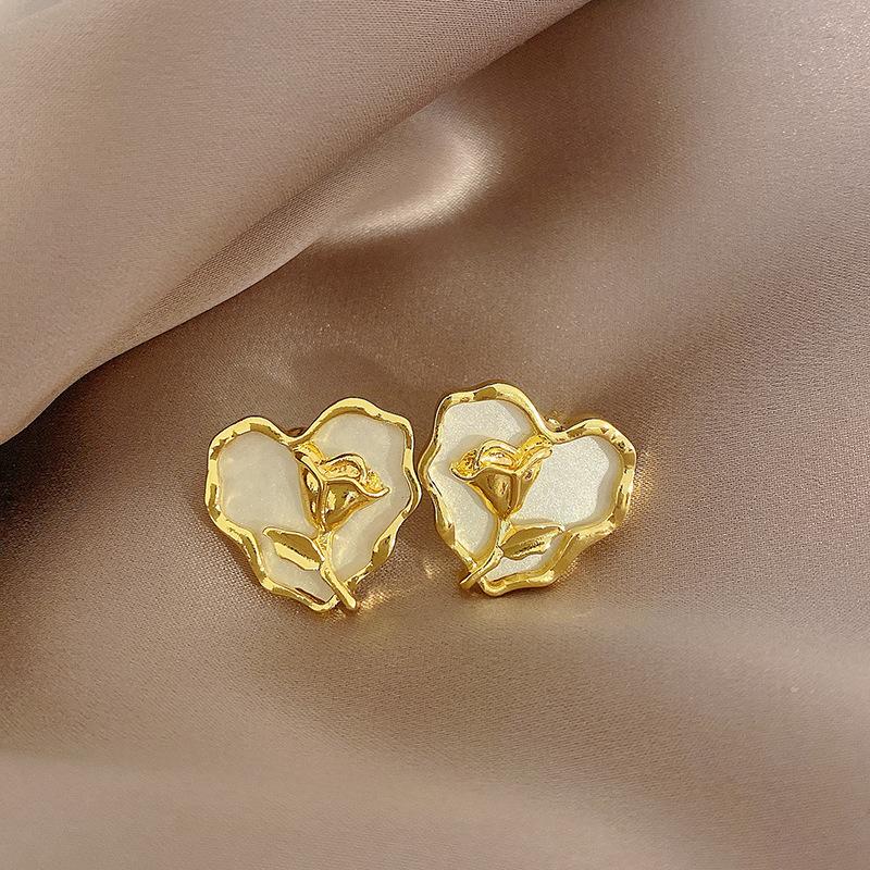 Niche Retro Love Earrings Female Super First Versatile Rose Earrings High -Level Sensory Versatile Ear Jewelry 