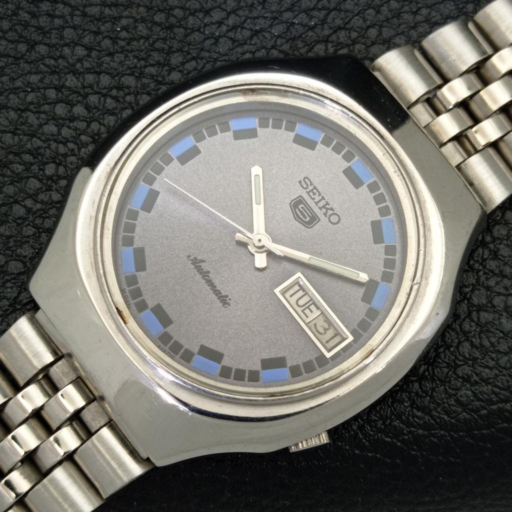GENUINE VINTAGE SEIKO 5 AUTOMATIC JAPAN MENS GREY COLOR DIAL WATCH A500077-2 R151a-a500077