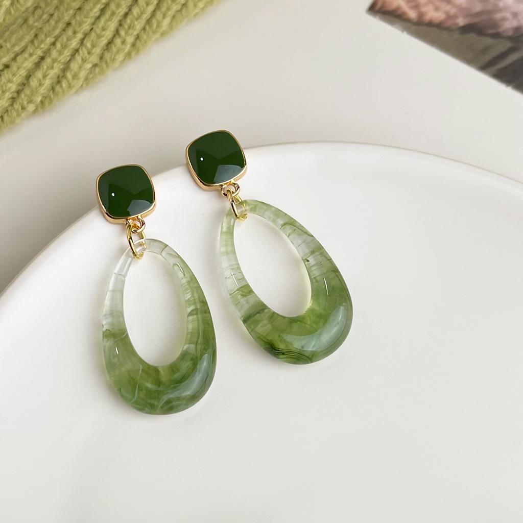 

Зеленые серьги-цветы в стиле Мори: Стильный, Универсальный и Элегантный для Женщин