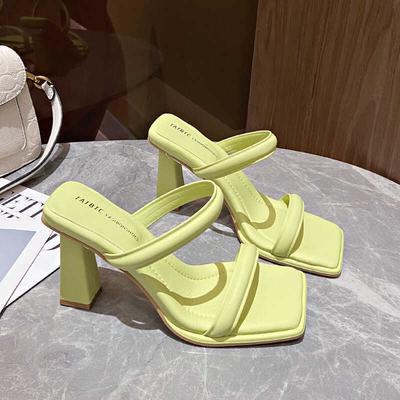 2025 Sommer neue quadratische Zehenpartie dicker Absatz High Heels Damenmode täglich vielseitig Wort mit offenem Zeh coole Slipper