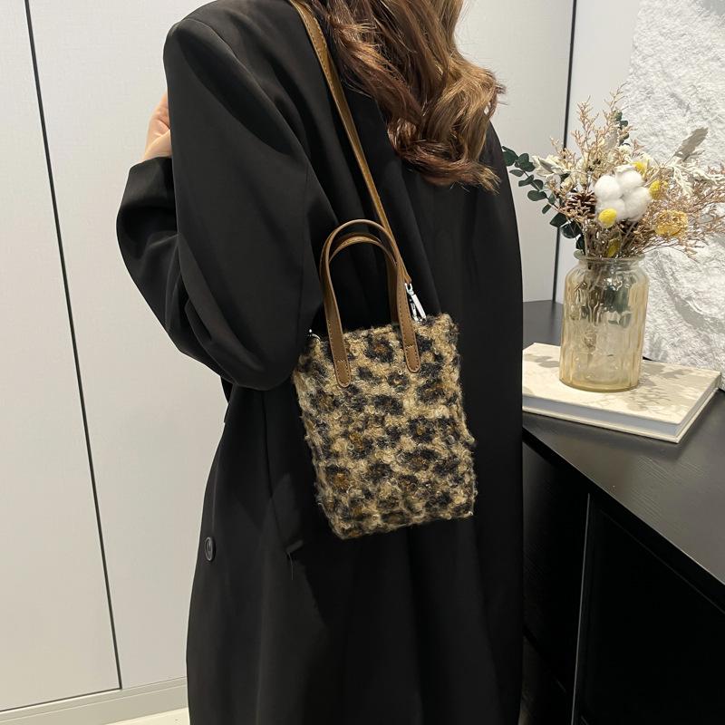 2025 winter woolen stitching fashionable plaid texture new new cross-body shoulder portable small square bag women